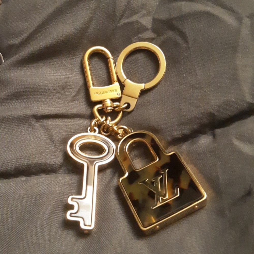 Louis vuitton keychain/purse accessorie